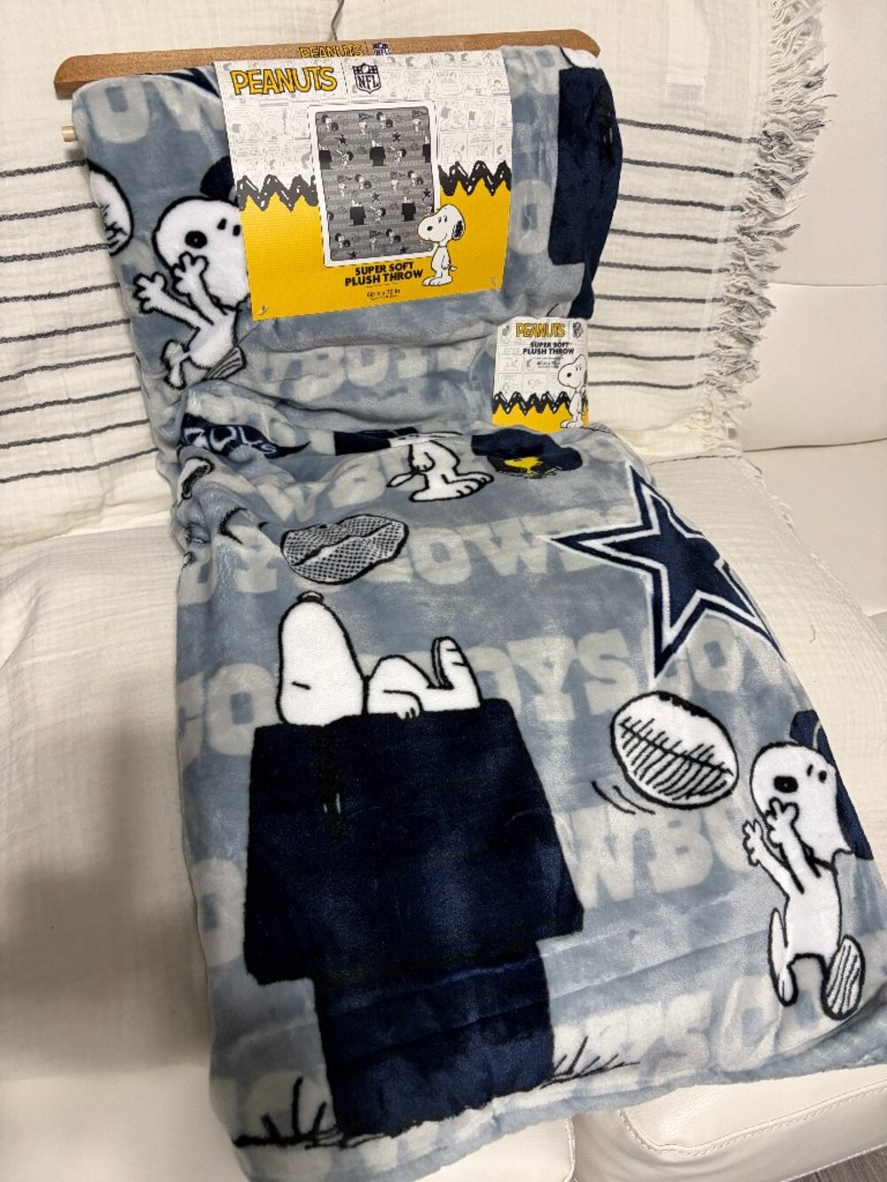 PEANUTS and NFL Official Dallas Cowboys Supersoft Plush Throw